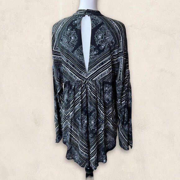 FREE People Walking On A Dream Keyhole Cut Out Oversize Tunic Top Size Small - Picture 3 of 8